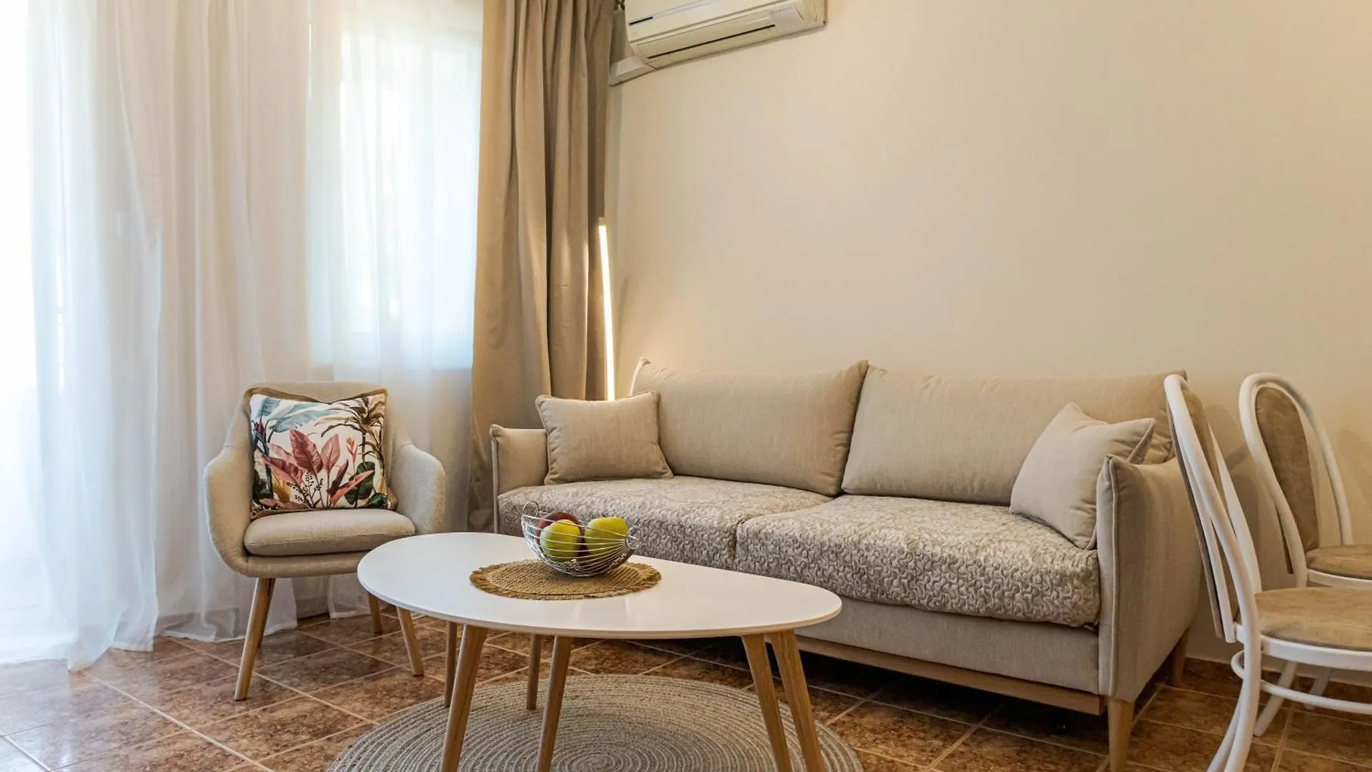 1Br Apartment 8 Mins To Beach With Free Street Parking Варна