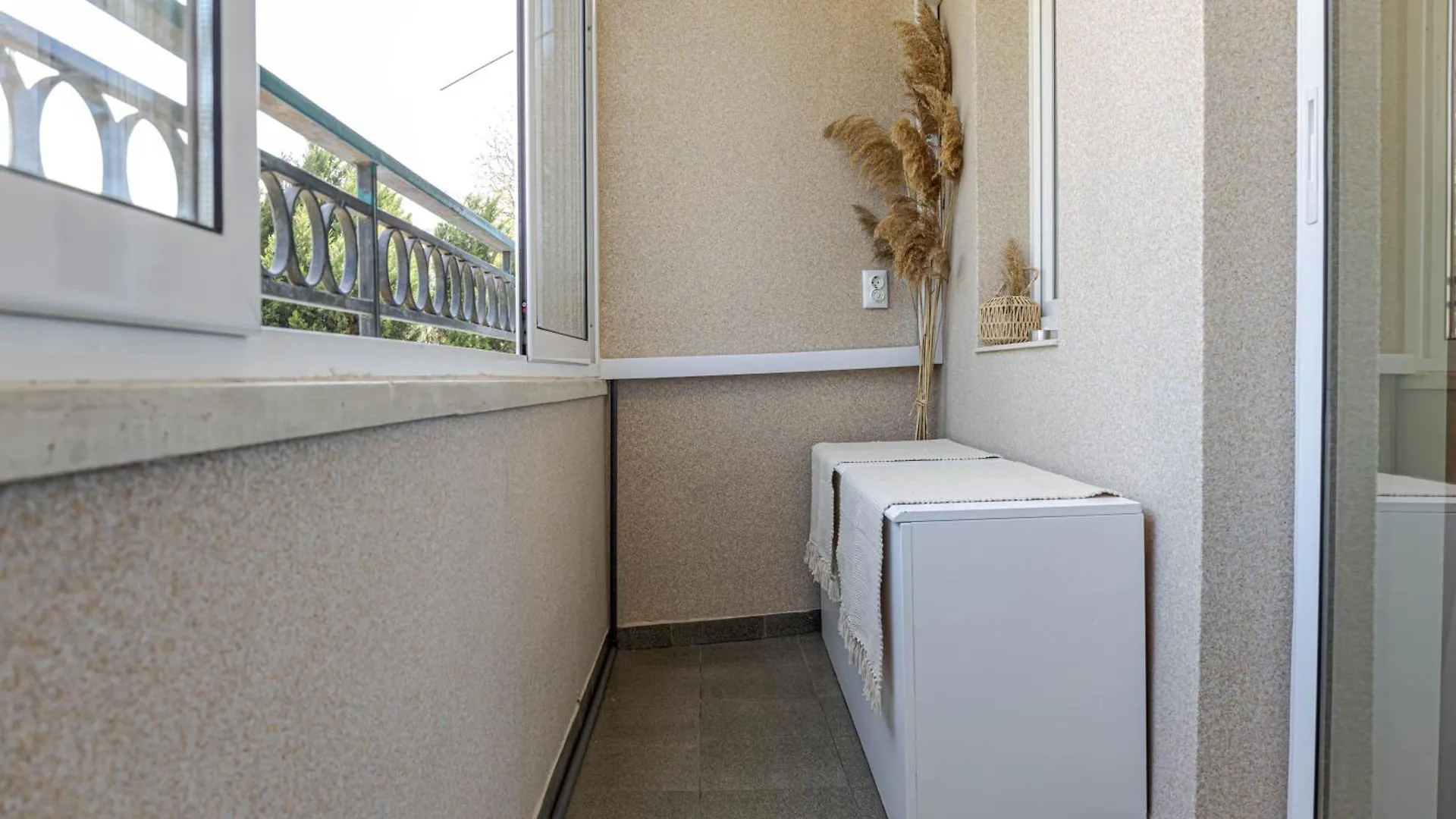 1Br Apartment 8 Mins To Beach With Free Street Parking Варна